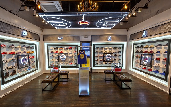 mueble Hombre Acostumbrar Nike Store: Herramienta de motivación | Mobiliario Contract