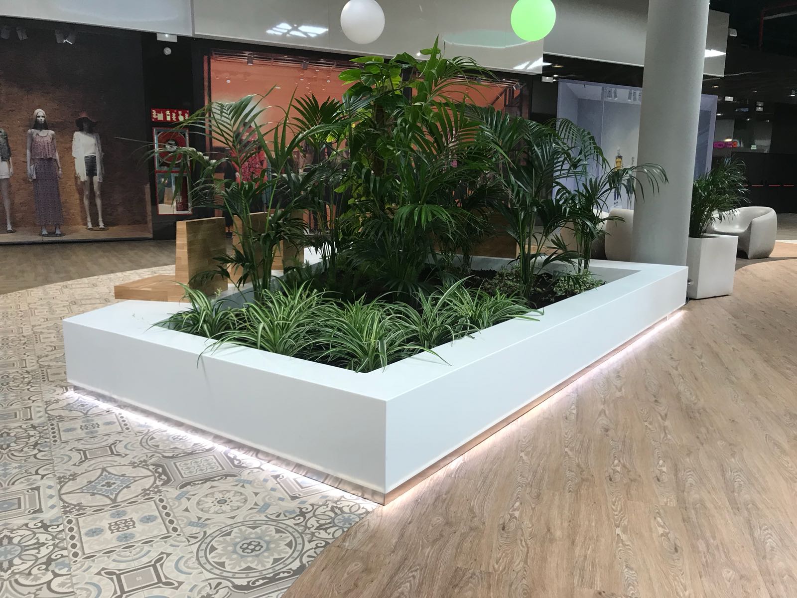 3 - Mobiliario comercial contract y muebles para franquicias