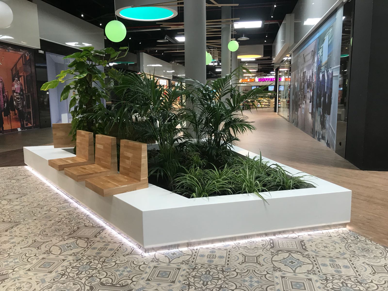 4 - Mobiliario comercial contract y muebles para franquicias